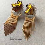 馬のジャラジャラピアス