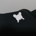 白い蝶のピアス