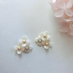 白いお花の3輪ピアス(イヤリング)