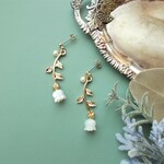 すずらんと淡水パールのピアス(イヤリング）