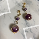 和柄玉(紫×ゴールド)ピアス／イヤリング