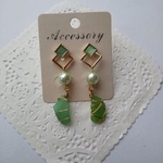 シーグラスのグリーンピアス