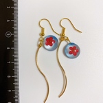 赤いお花のカーブピアス