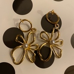 パールつきゴールドフラワーのアクセ