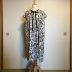 手描き風えんぴつ柄ワンピース**綿ローン**黒・グレー