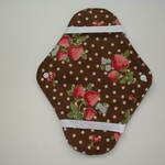 331　２５超スリム防水ホルダーちょこ苺　多い日布ナプキン防水