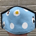 黒猫と目玉焼きとおにぎり柄のキュートな水色マスク☆大人の女性用☆