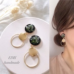 【EIMI】ホワイトフラワーブラックチャーム×雫ゴールド ＊ ピアス/イヤリング