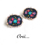 ビーズオーバル花柄刺繍ピアス