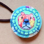手刺繍のくるみボタンのヘアゴム