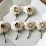 お花刺繍ブローチ スワロフスキーとビーズ刺繍 