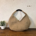ワンショルダーの麻ひもバッグ