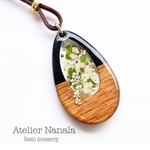 本物のお花と木のネックレス　レジンアクセサリ―