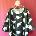 ネコ縞と水玉模様 ゆったりワンピース 黒