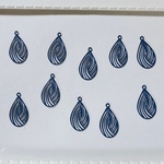 NAVY PLATE DROP DESIGN CHARM