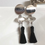 ブラックフリンジピアス