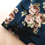 ※【綿麻キャンバス50×50】黒猫と薔薇・ネイビー