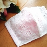 【新作❤️】夏におすすめ　レースマスク　ホワイト　裏ピンク　綿１００％　刺繍　刺繍レース　刺繍マスク　夏用マスク　夏マスク　手作りマスク　白マスク　おしゃれマスク　かわいいマスク　　　　