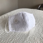 コットン花刺繍生地のラインストーン&パール付き立体マスク(涼感ガーゼ仕様)