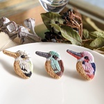【夏季限定】アイスフレーバー　カワセミの刺繍ピンブローチ
