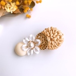 ラタンとホワイトフラワーのヘアクリップ②