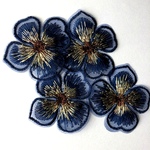 4枚　4枚弁のフラワー刺繍モチーフ　ミッドナイトブルー　約50㎜