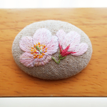 桜の手刺繍ブローチ