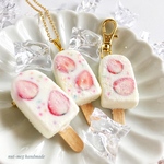 いちごミルクアイス(３種の仕上がりから選べます)(Strawberry and milk popsicle /スイーツデコ/フェイクスイーツ/フェイクフード/食品サンプル/ミニチュアフード)