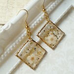 (訳あり値引き品)和洋折衷なスクエアピアス(ピュアホワイト)
