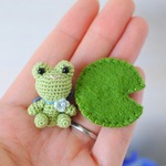 【再販】*刺繍糸の小さなカエルさん*