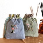 再販2 手縫い刺繍入り〜イニシャル入り巾着ポーチ(受注生産)