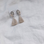 シルバーの刺繍とタッセルの2wayイヤリング