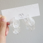 シフォンホワイトフラワー×アクリルピアス/イヤリング