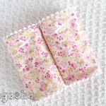 再*2販！ハンドメイド よだれパット★小花柄 白リボン  エルゴ カバー 抱っこ紐 ビョルン リバーシブル 