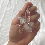 朝が弱すぎる女がつけるピアス