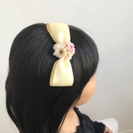 金縁サテンリボンとお花のカチューシャ　クリーム