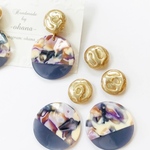 ꫛꫀꪝ✧‧˚うねうねキラキラカボション‪‪❤︎‬アクリルプレートでオシャレにおめかし ピアス/イヤリング