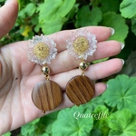 【SALE】揺れるひまわりとウッドパーツのピアス/イヤリング
