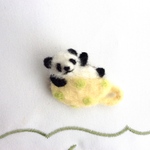 ちびっこパンダの羊毛フェルトブローチ🐼