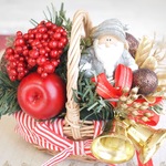 クリスマスが待ち遠しい花かごアレンジGR