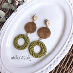 ♪夏の日差しを浴びながら♪ウッドとオリーブカラーのラタンピアス