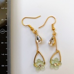 揺れるお花のピアス