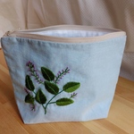 ポーチ　刺繍