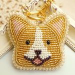【再再販】ぎっしりビーズ刺繍のバッグチャーム *コーギー（face）