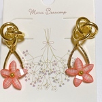 ピンクの花のピアス