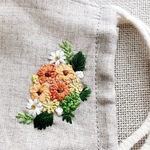 刺繍マスク　オレンジの花のブーケ　ベージュリネンとダブルガーゼ