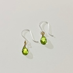 宝石質ペリドットしずく型   シンプルピアス
