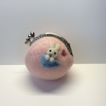 ハートの羊毛がま口・ティーカップうさぎ(口金8.5cm)