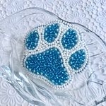 ビーズ刺繍のブローチ（肉球／ブルー）