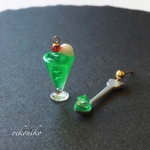 試作品・メロンクリームソーダのピアス